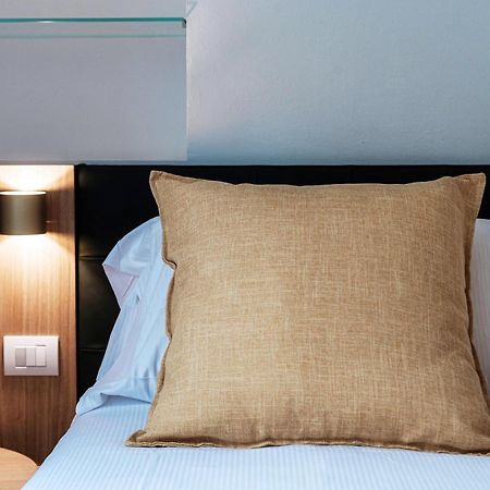 Guesthouse Lake'S Vibes - The House Of Travelers Como Eksteriør billede