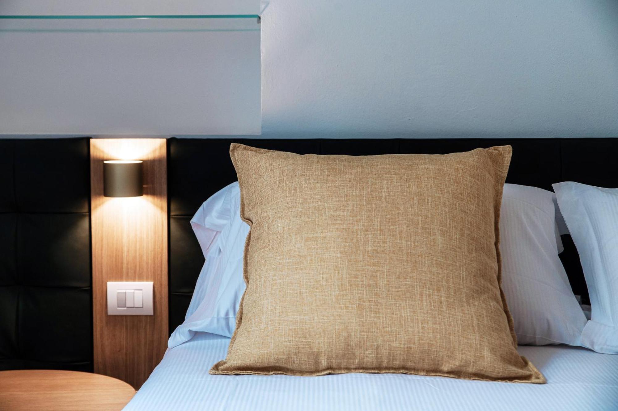 Guesthouse Lake'S Vibes - The House Of Travelers Como Eksteriør billede